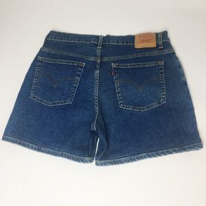 Levi’s Classic Style High Rise Mom Shorts (14 MIS)
